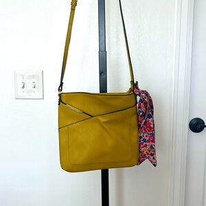 Steve Madden yellow crossbody purse